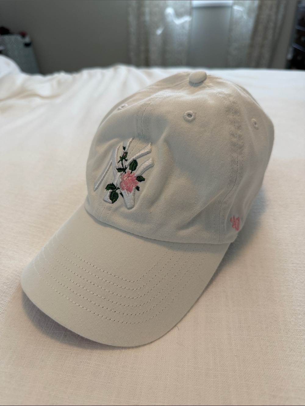 ‘47 Brand Embroidered Floral NY Yankees Baseball Cap - White with Pink Detail
